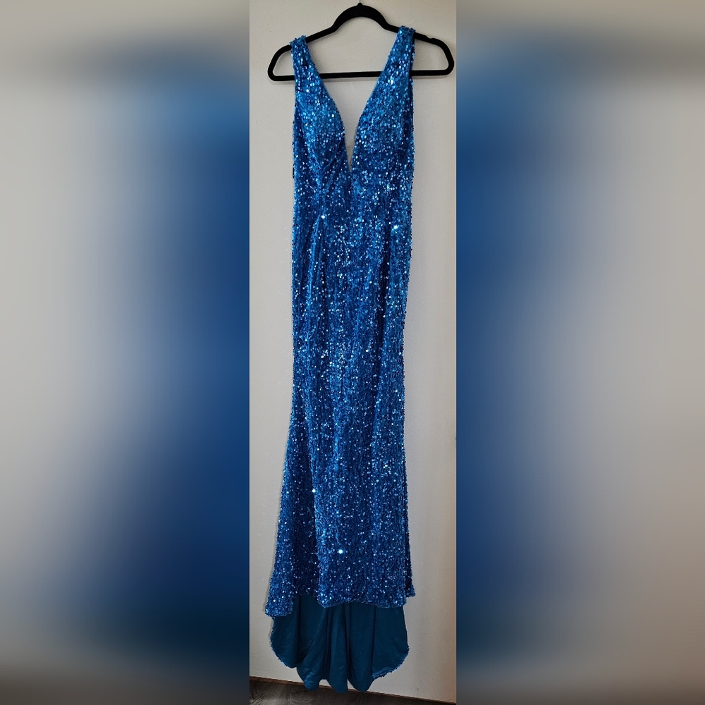 Elegant Blue Sequin Evening Gown